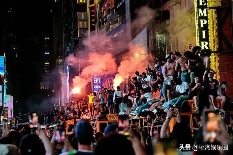 世界杯之外暗藏玄机：纽约尼克斯夺冠游行引爆足球城新格局
